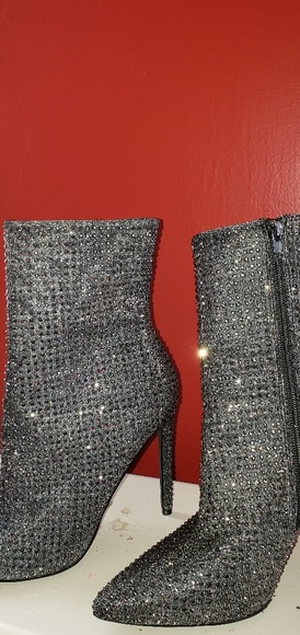 Shoes - Picture 1 of 3